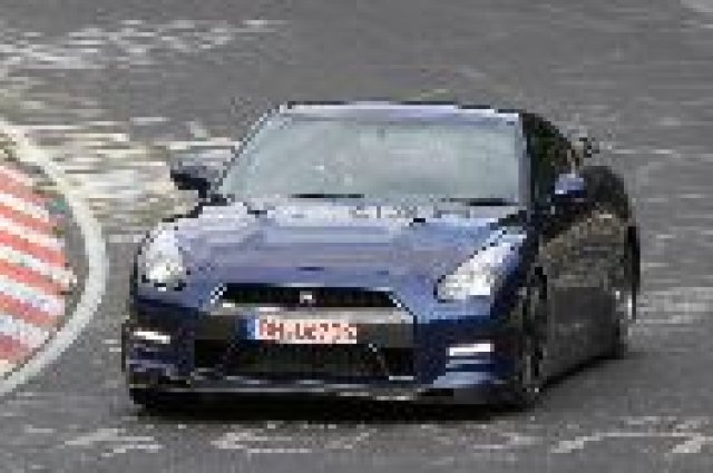 Готвят още по-як Nissan GT-R