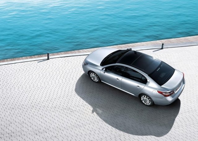 Renault ще използва Mercedes за нов луксозен модел