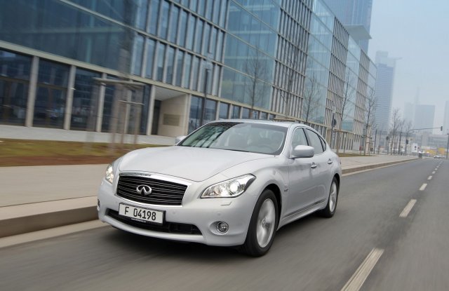 Infiniti M35h стана още по-икономичен