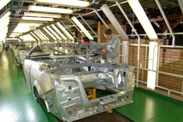 Renault уеднаквява 80 % от частите си