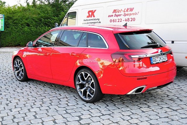 Обновеният Opel Insignia OPC вече не се крие