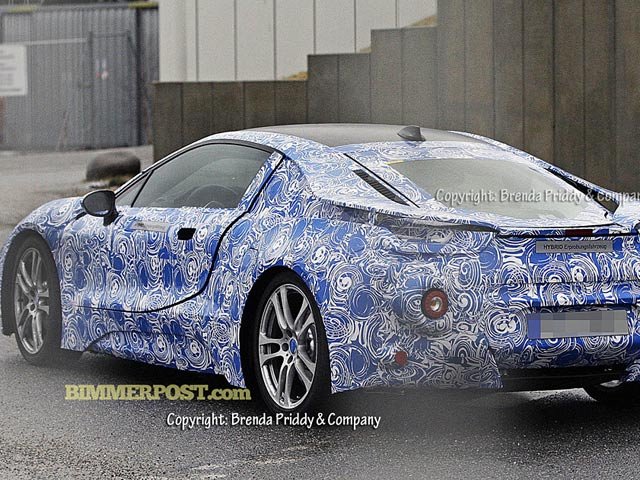 Хванаха BMW i8 в крачка