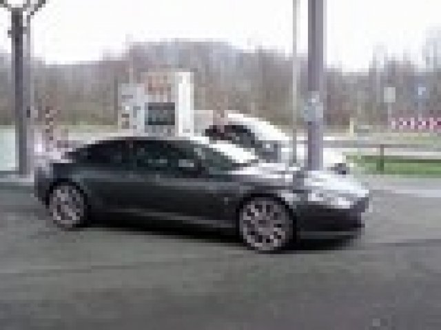 Първи „шпионски” снимки на Aston Martin Rapide