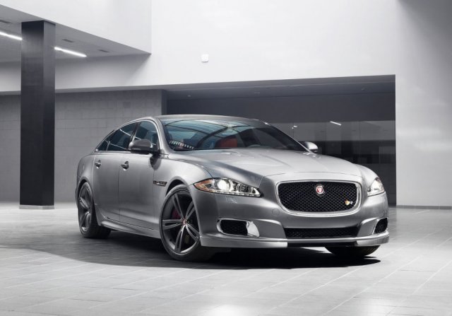 Първа снимка на Jaguar XJR