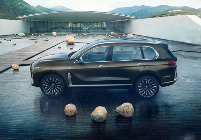 Напомпаното BMW X7 е насочено към 3 пазара