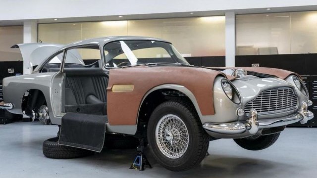 Aston Martin вече произвежда DB5 в стил