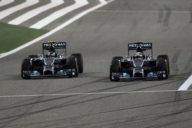 Хамилтън и Mercedes AMG без проблеми и в Бахрейн