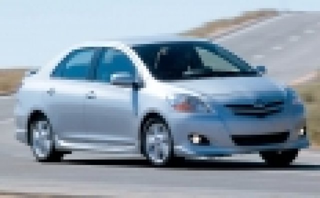 Toyota готви по-евтин и по-ефективен хибрид