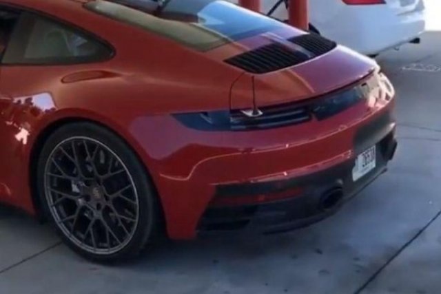 Новото Porsche 911 без камуфлаж (ВИДЕО)