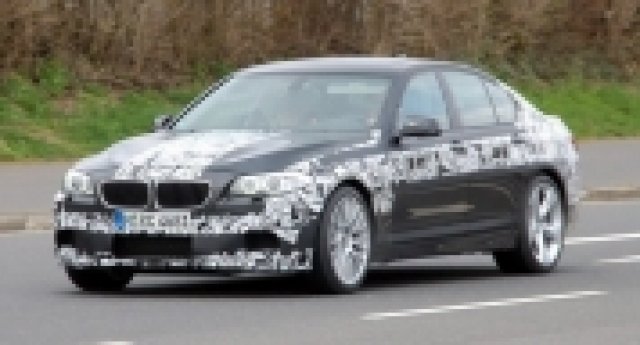 BMW M5 преминава последни тестове преди премиерата