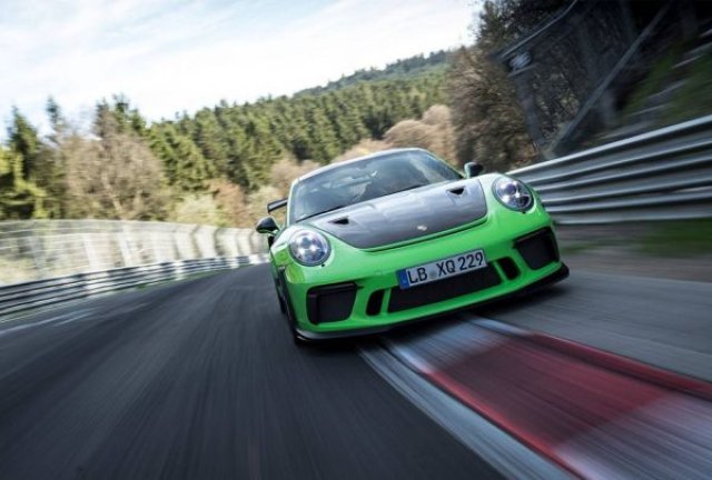 Porsche 911 GT3 RS слезе под 7 минути на „Нюрбургринг” (ВИДЕО)