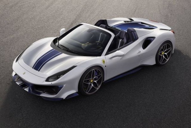 Ferrari махна покрива на 488 Pista