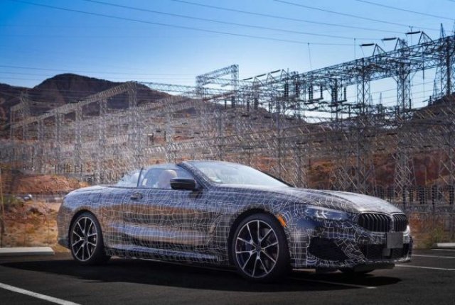 BMW тества кабриолета 8-Series в Долината на смъртта