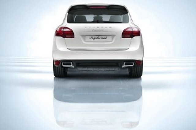 Porsche залага на хибридите