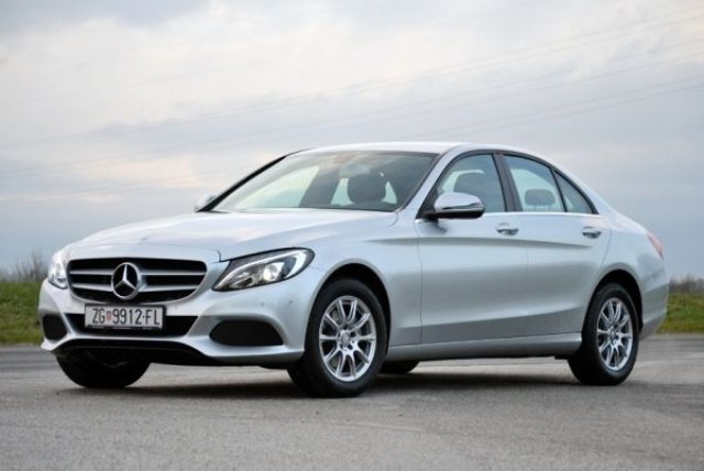 Базовият Mercedes-Benz C-Class получава 1,3-литров мотор