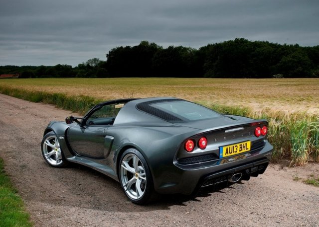 Великобритания подпомогна Lotus с пари