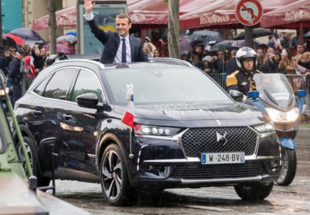 Първият DS 7 Crossback вози новия президент на Франция