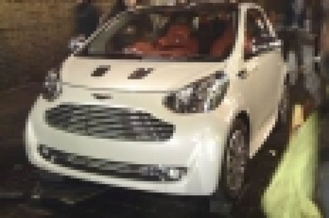 Първи снимки на Aston Martin Cygnet на улицата