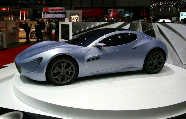 Maserati хвърля ръкавица на Porsche 911