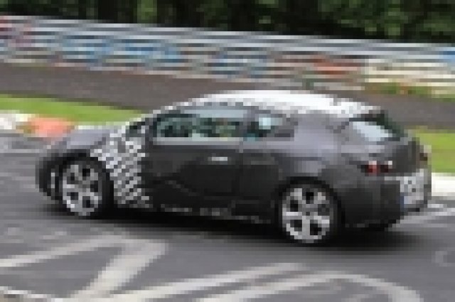 Нови шпионски снимки от Opel Astra OPC