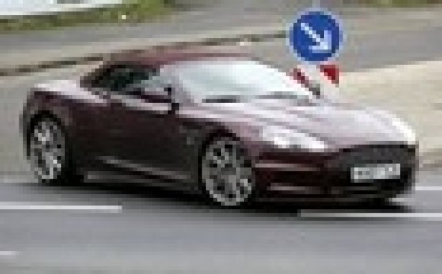 Неофициални снимки на Aston Martin DBS Volante
