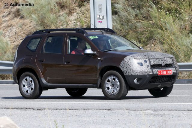 Обновеният Duster отново в ролята на фотомодел