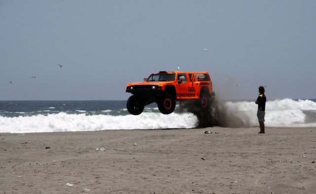 Шампионът от Дакар сменя VW с Hummer