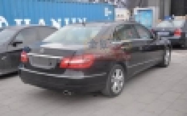 Снимки на дългия Beijing Benz E300L