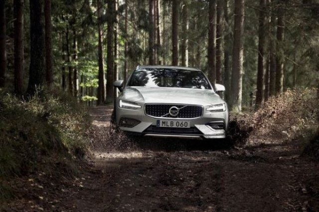 Volvo V60 стана всъдеходно комби