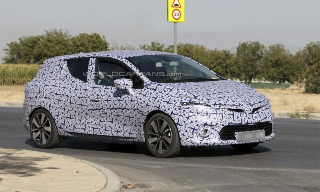 Renault тества Clio Sports Tourer