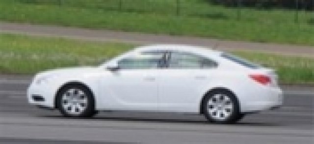 Неофициални снимки на Opel Insignia хечбек.