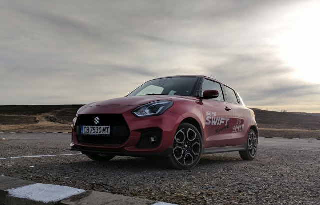 Категория оса: тестваме новото Suzuki Swift Sport