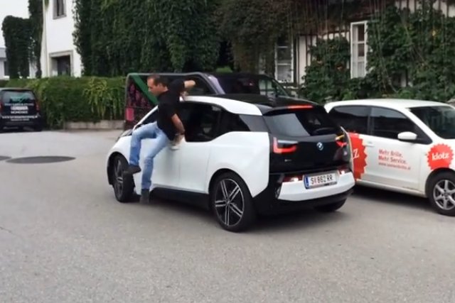 Вижте как новото BMW i3 паркира само