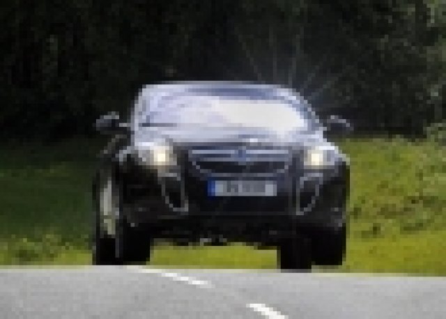 24 - щастливото число на Opel Insignia