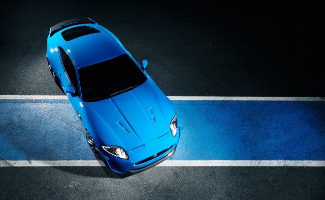 Jaguar прави пистов XKR-S