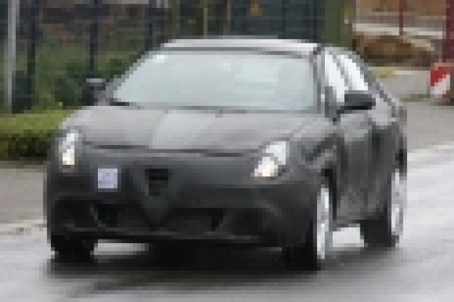 Alfa Romeo Milano заменя 147