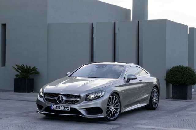 Mercedes-Benz е лидер в премиум сегмента за юли