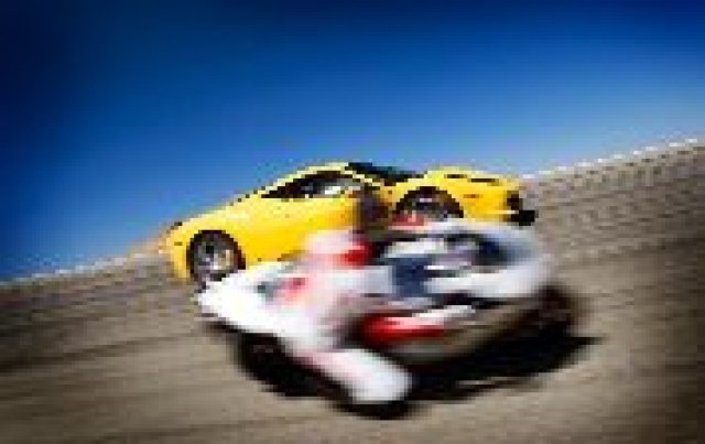 Ferrari 458 Italia VS Ducati 1198 S