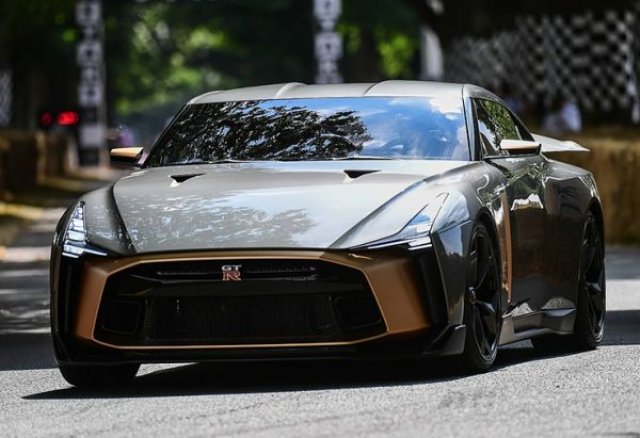 Nissan и Italdesign изкараха своя GT-R на пистата (ВИДЕО)