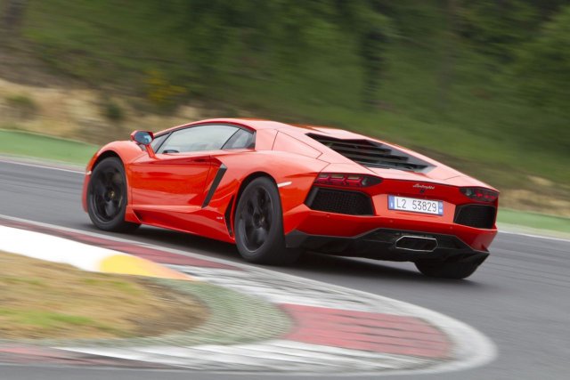 Lamborghini Aventador и във версия с 4 врати