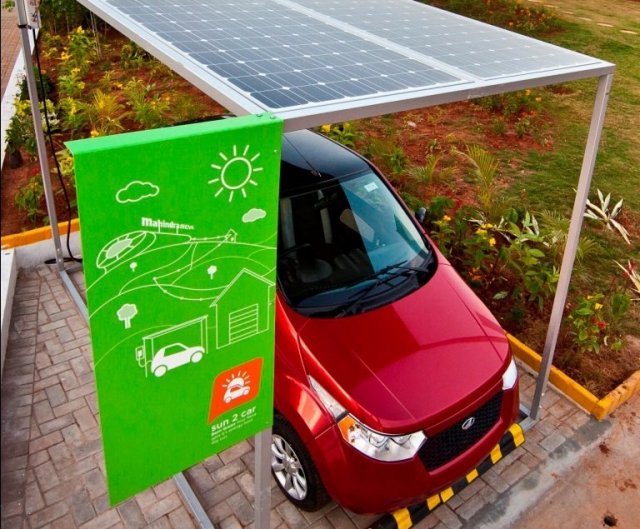 Индийци пускат автомобил на слънчева енергия