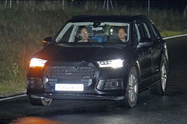 Новото Audi Q7 се разсъблече за папараците