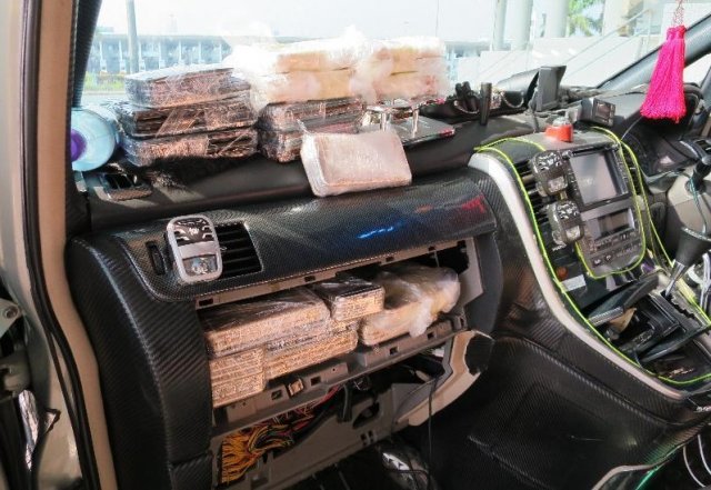 Спипаха китаец със 71 iPhone 6 в таблото на колата