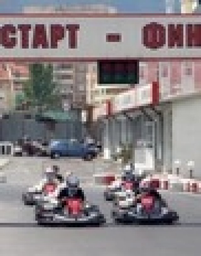 Тимът на Investor.bg грабна купата за феър плей в картинг надпревара