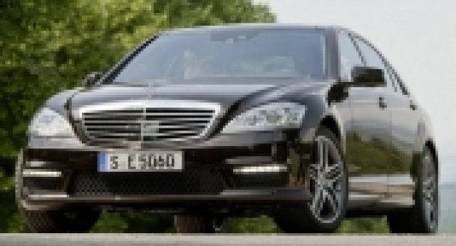 Това е модел 2011 на Mercedes-Benz S63 AMG