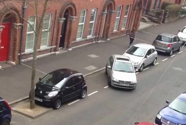 4 млн. гледания за най-дългото паралелно паркиране