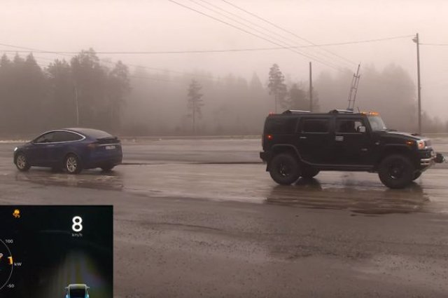 Tesla Model X се пробва и срещу Hummer (ВИДЕО)