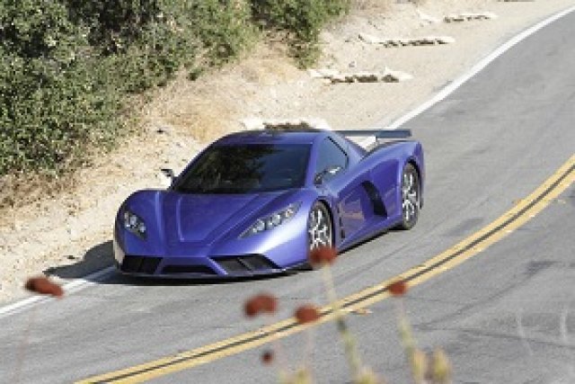 Хибрид с ускорение 0-100 км/час за 2.5 секунди