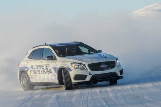 Превърнаха Mercedes-AMG GLA 45 в много сложен хибрид