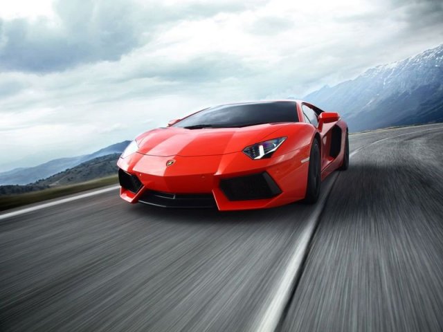 Lamborghini се отказва от Aventador с 4 места